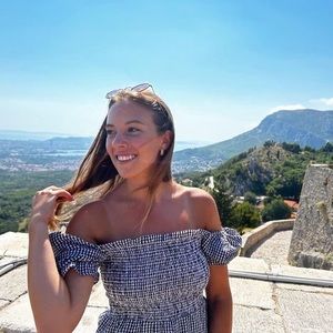 Meet your Posher, Dana